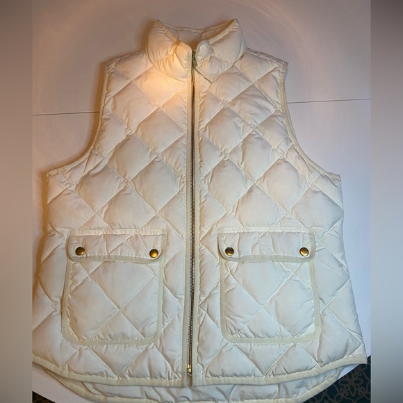 J. Crew Jackets & Blazers - VGUC - J. Crew quilted puffer vest, off-white/cream w/gold details, size large